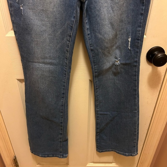 Nicole Miller SOHO High Rise Bootcut Lightly Distressed Jeans Sz 8 Never Worn!! - Picture 7 of 12